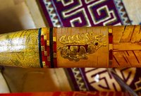 mit Blattgoldverzierung