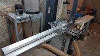 Die Alu-Tischverlängerung ist fertig gekauft, die auf der anderen Seite selbst aus Resten gebaut.