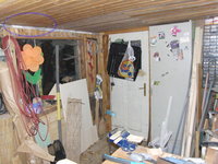 Werkstatt alt Fensterseite 1.JPG (497.67 KiB) 2604 mal betrachtet In dem blauen Oval istspäter die Konsole montiert.