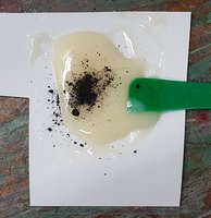 Epoxid mit schwarzen Pigmenten