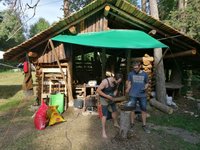 Da wird der Ambos eingegraben ... eingemauert in der Erden