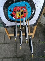 IMG_20201126_154233.jpg (194.6 KiB) 1492 mal betrachtet Der normale Satz mit den selbst geschmiedeten Pfeilspitzen.... da stecken bis auf ein Pfeil alle gerade.