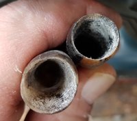 die schon benutzten Nocken mit Kleberresten