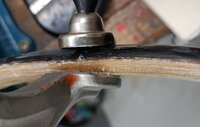 mit Leim gefüllt und gezwungen
