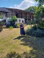 Diana wurde gut gelaunt beim Fotos machen ertappt