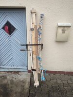 Den Bogen und den Reiterbogen(Hybrid) auf ein Holz gespannt und fixiert