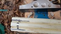 Mit Einhandhobel hervorstehende Teile entfernt und an zweiten Dreierstängel angepasst