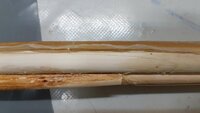 Holz eingeklebt