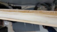 Rohhaut geschliffen, damit der Hanf direkt auf dem Holz liegt
