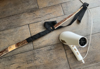 Nach dem Einstreichen mit Hautleim, Erwärmen mit dem Haarfön, In Position Andrücken und Wickeln, nochmal erwärmen mit der HLP