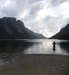 Meine Wenigkeit beim Fliegenfischen im sch...ön kaltem See