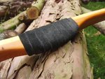der Griff aus schwarzem Leder