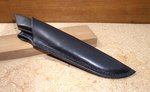 Das gleiche Messer mit fertiger Scheide