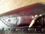 Armschutz Leder punziert geflochten gefärbt bogenhandschuh schnellverschluß messer hornknopf handarbeit 7.JPG
