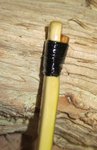 Nocke von der Seite. Der Keil ist aus Buchenholz, mit Epoxy aufgeklebt und mit Wickelgarn gesichert.