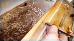 Dann den 28mm Punkt im Festhaltebereich mit dem 13mm Punkt der Wurfarmenden verbinden. Entweder freihand, wenn man sich in der Lage fühlt, oder erst den Wurfarm auf Karton zeichnen, ein 10cm Schnitte aufteilen und Maße übertragen. Bleicht euch überlassen. Sollte aber weitestgehen linear bleiben.