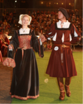 Gewandungen von Anne geschneidert