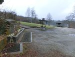vorplatz_brunnen_grillstelle.jpg