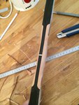 Am Griff decken separate Streifen etwas mehr Horn ab. Weiß nicht genau, warum das so gemacht wurde. Hab's aber nachgemacht ^^