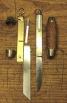 Bausatz neben fertigem Messer