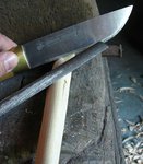 So ein Messer zum Beispiel...hauptsache stabil und gut zu greifen.