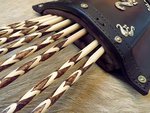 Koreanischer Hüftköcher Asiatisch Leder messing applikationen handarbeit Pfeilköcher Köcher traditionell Bogenschießen veritas Lederarbeiten 2.JPG