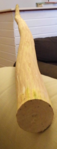 Gesägt mit ner Bügelsäge, entrindet mit nem Messer. Enden mit Holzleim verbabscht.