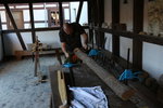 Zuerst traditionell,