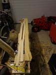 Hartriegel und Holler geteilt und gepellt<br />Beim Holler hats mir fast die Bandsäge zerrissen. Am Ende schief gekommen, verkeilt, Blatt runtergefetzt... <br />Glücklicherweise sonst nix passiert.<br />Dicker geht also mit ner 750W Baumarktbandsäge nicht.